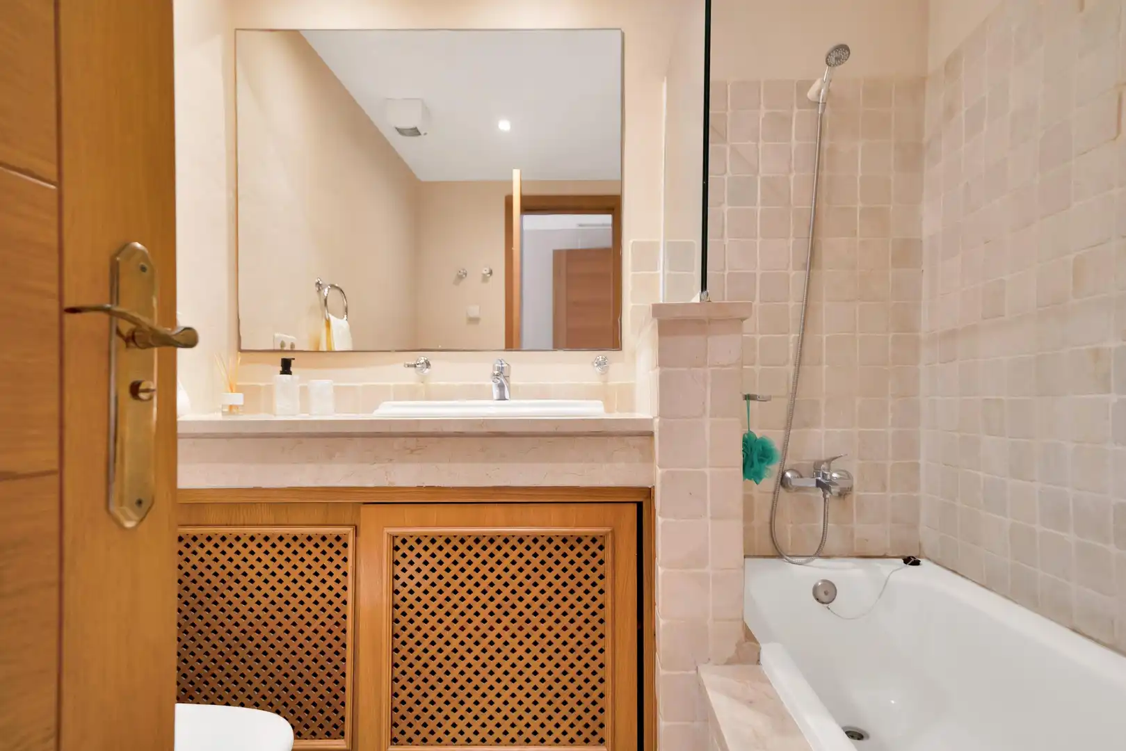 Badezimmer von Wohnungen zur Miete in Marbella mit Klimaanlage, Heizung und Privatgarten