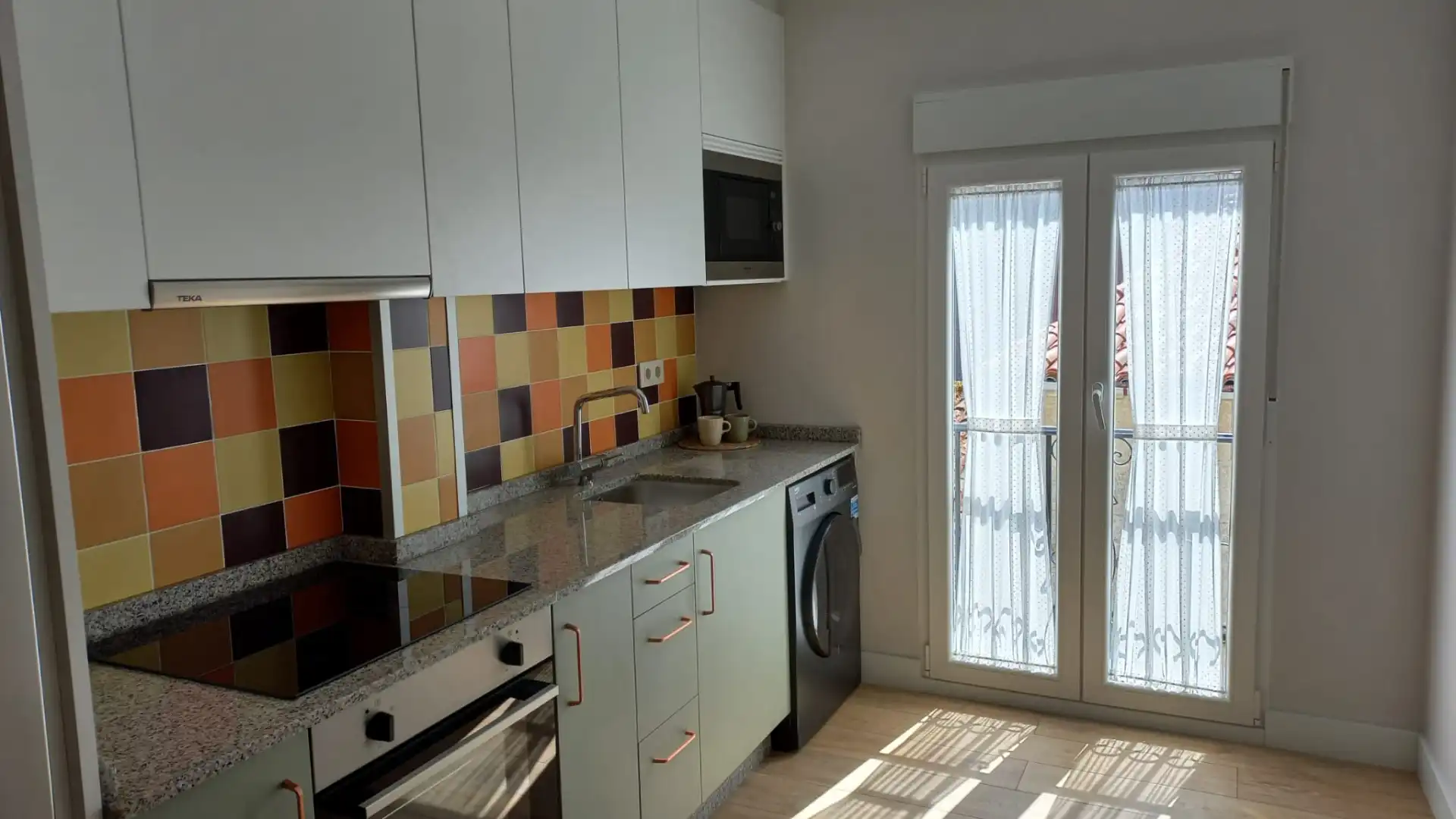 Cocina de Piso de alquiler en Santiago de Compostela  con Calefacción, Amueblado y Horno