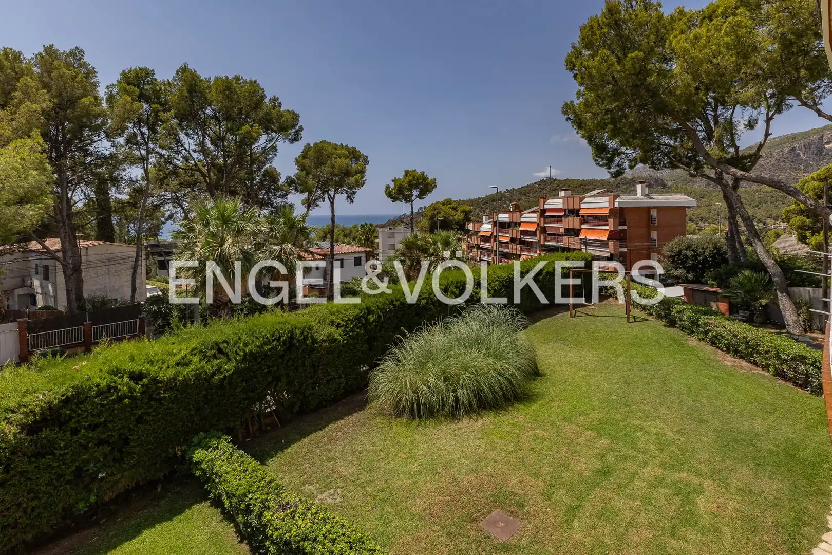 Vista exterior de Pis en venda en Castelldefels amb Calefacció, Jardí privat i Terrassa