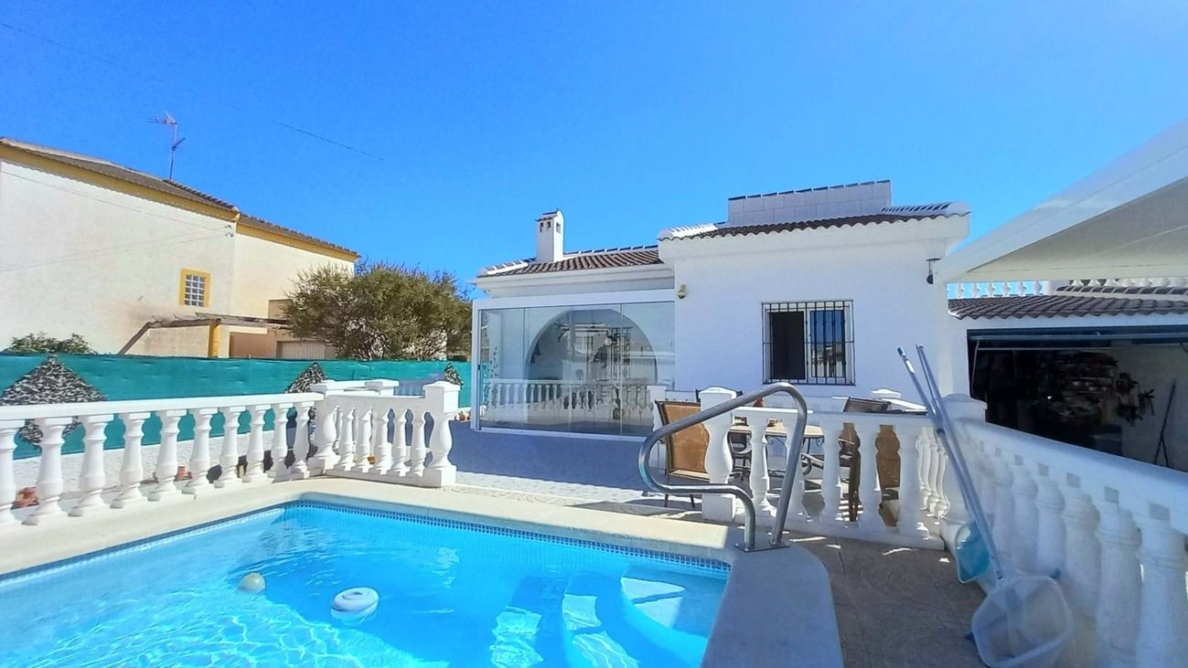 Swimming pool of Single-family semi-detached for sale in Torrevieja  with Terrace