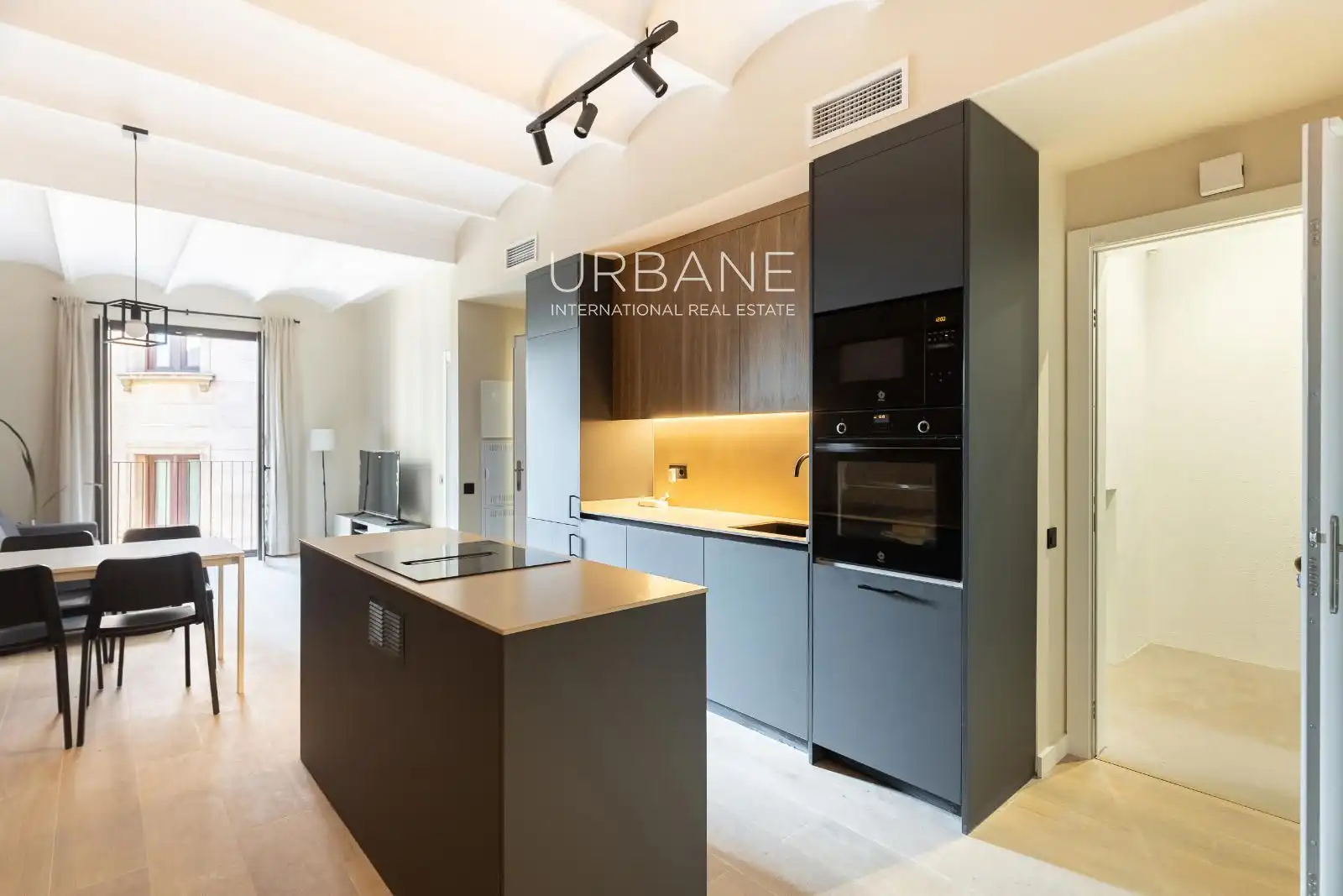 Küche von Wohnung zum Verkauf in Barcelona mit Klimaanlage, Heizung und Parkett