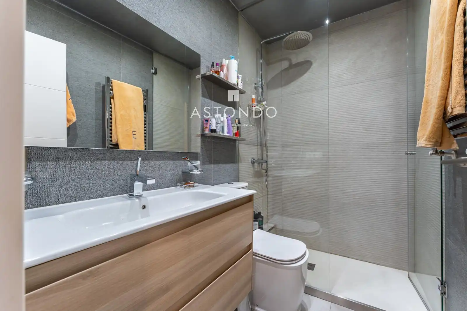 Baño de Piso en venta en Madrid con Aire acondicionado, Calefacción y Terraza