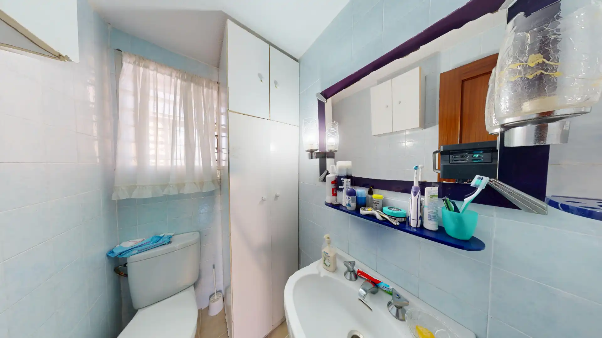 Baño de Piso en venta en Alicante / Alacant con Aire acondicionado, Terraza y Amueblado