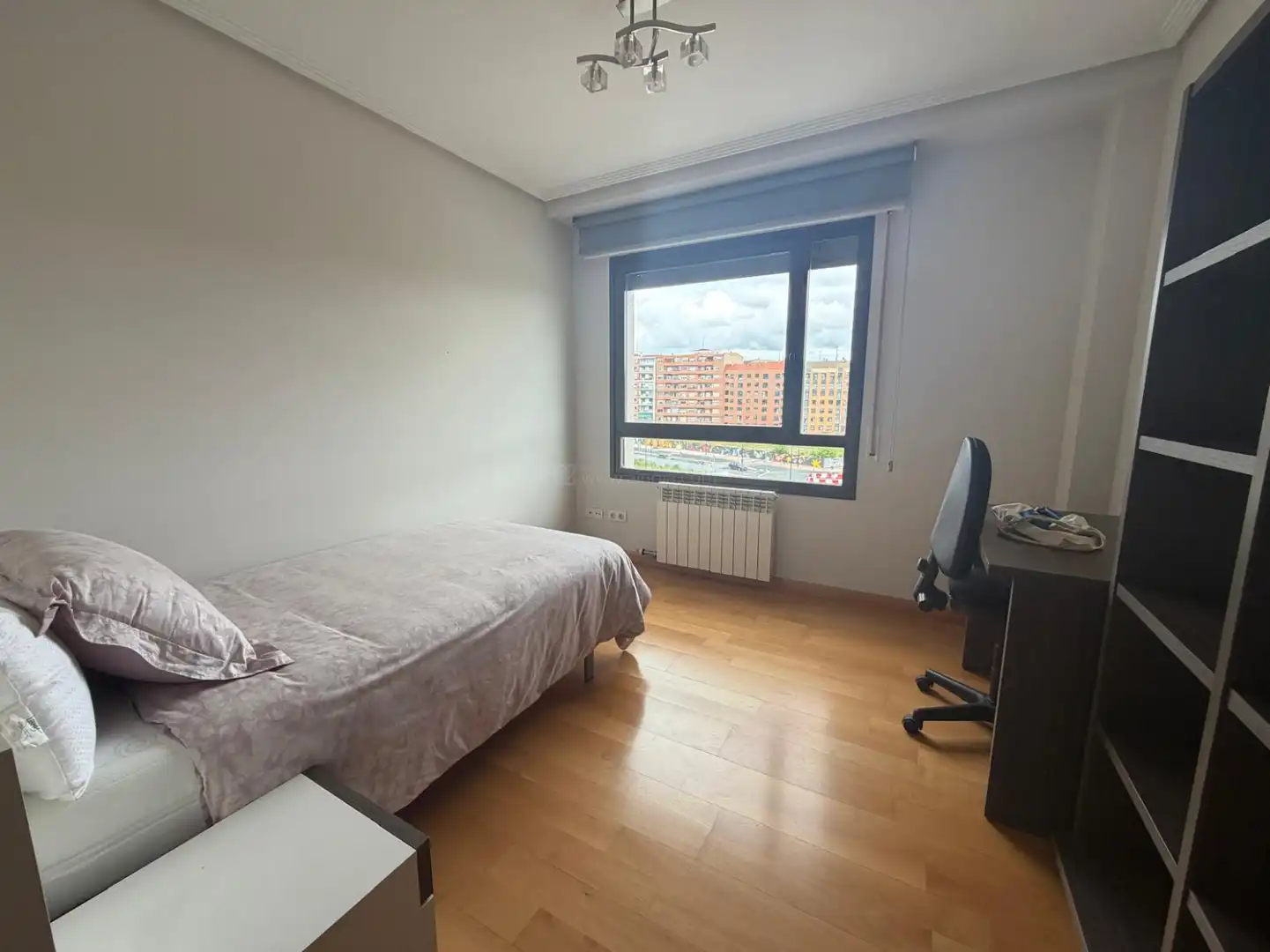 Habitación de Piso en venta en  Logroño con Calefacción, Parquet y Terraza