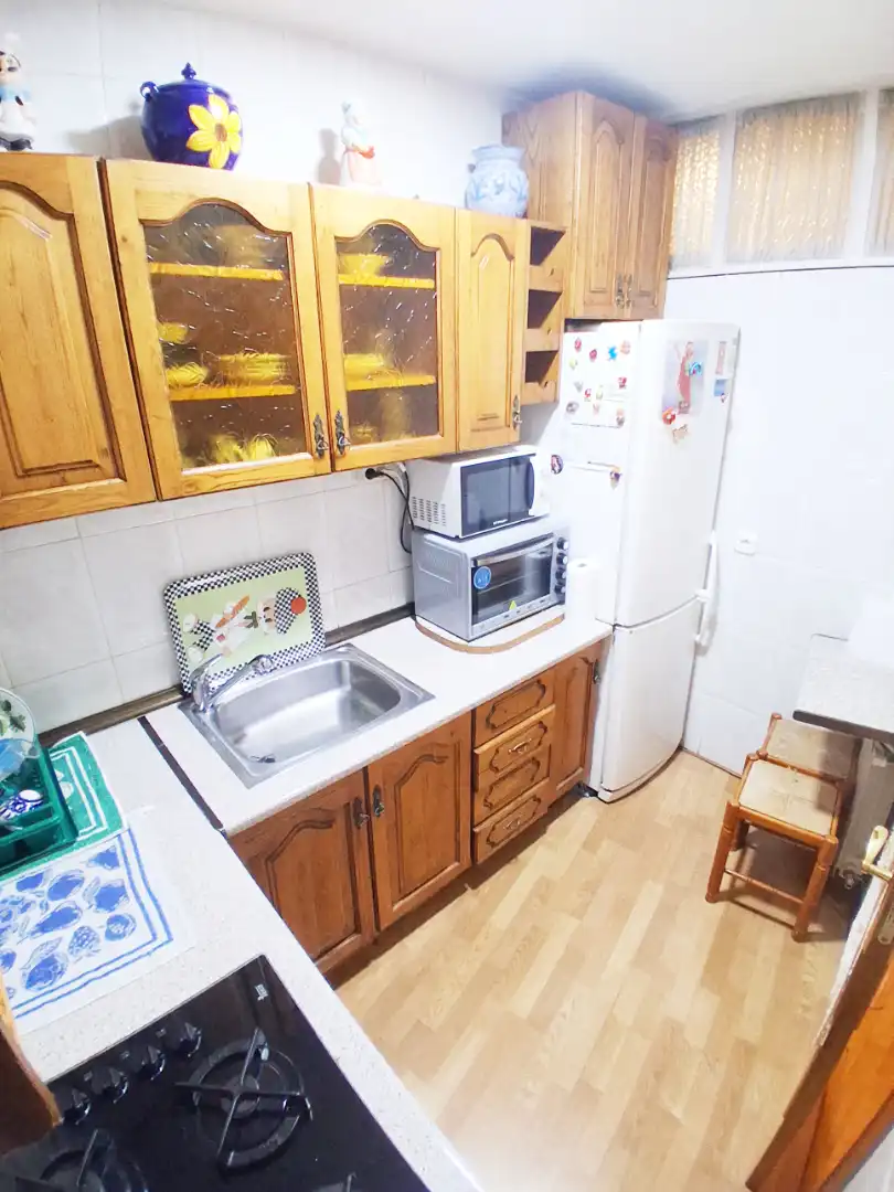Cuina de Pis de lloguer en Granada amb Calefacció, Parquet i Moblat