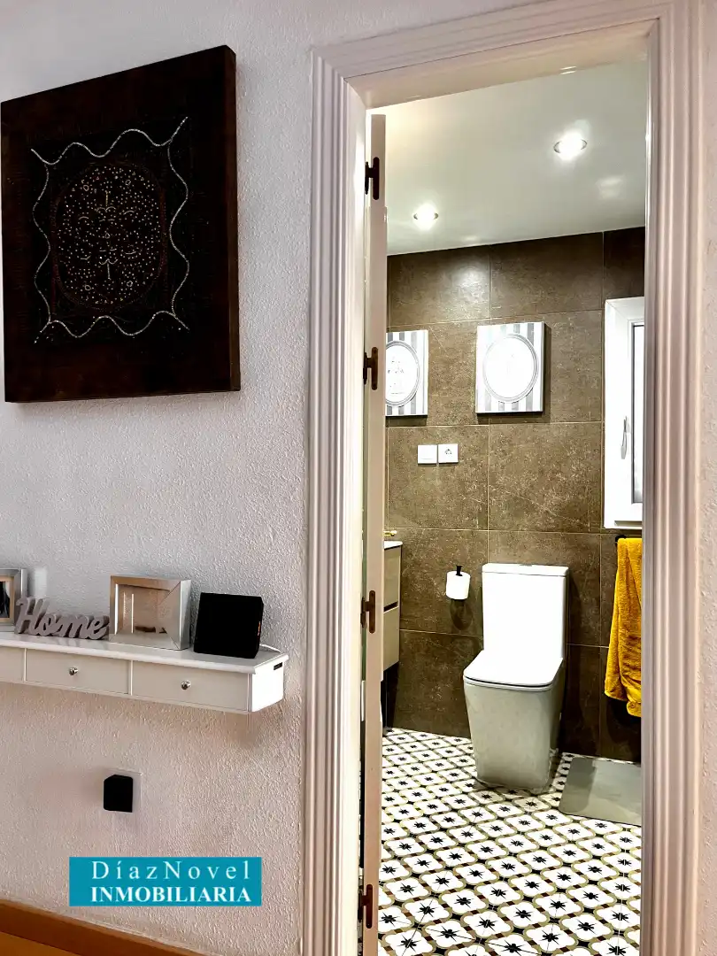 Badezimmer von Einfamilien-Reihenhaus zum Verkauf in Vélez-Málaga mit Klimaanlage, Heizung und Parkett