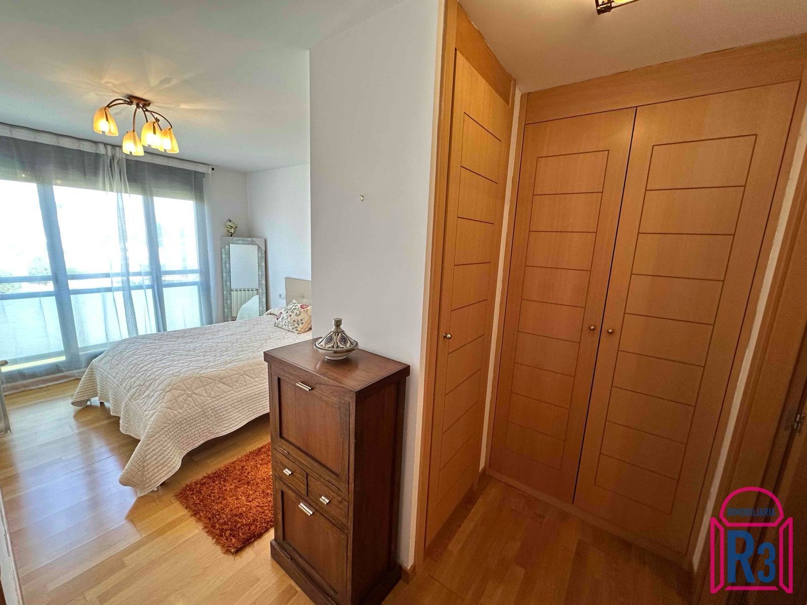 Dormitori de Apartament en venda en León Capital  amb Calefacció, Terrassa i Traster