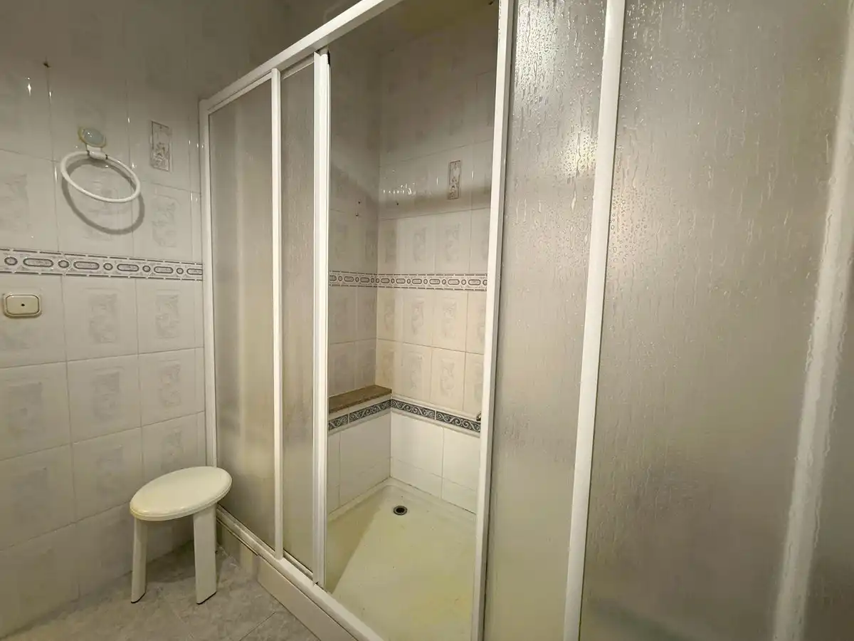 Baño de Casa adosada en venta en Benamejí con Jardín privado, Terraza y Trastero