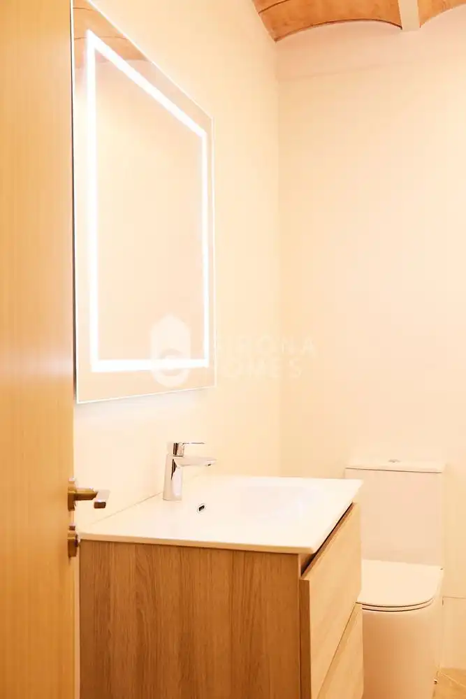 Bathroom of Houses for rent in Girona  with Air Conditioner, Heating and Private garden