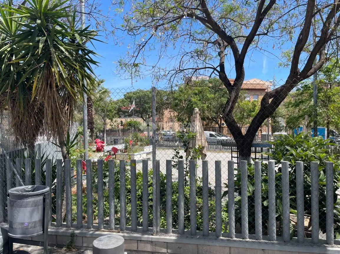 Vista exterior de Casa o xalet en venda en Barcelona amb Jardí privat i Terrassa