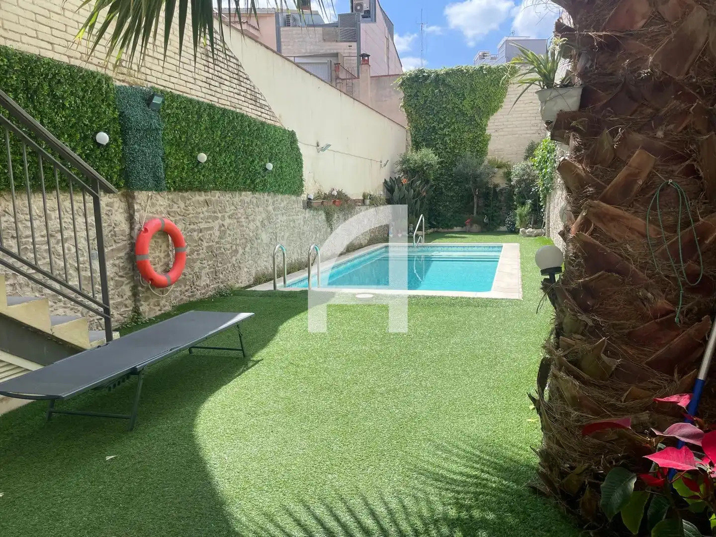 Swimming pool of Houses for sale in Terrassa  with Air Conditioner, Heating and Private garden