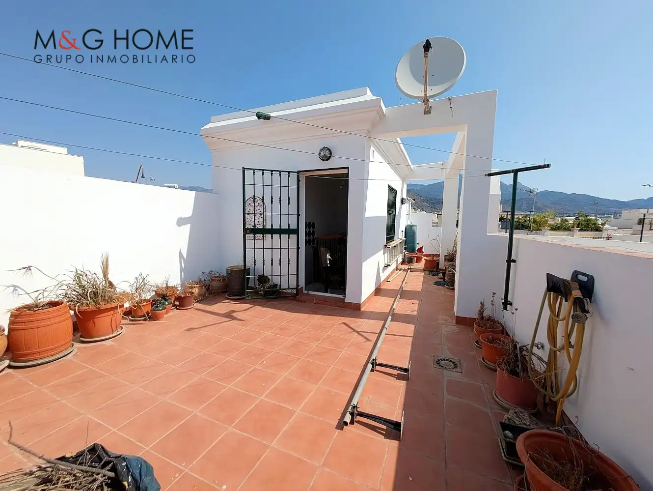 Außenansicht von Maisonette zum Verkauf in Nerja mit Terrasse, Abstellraum und Möbliert