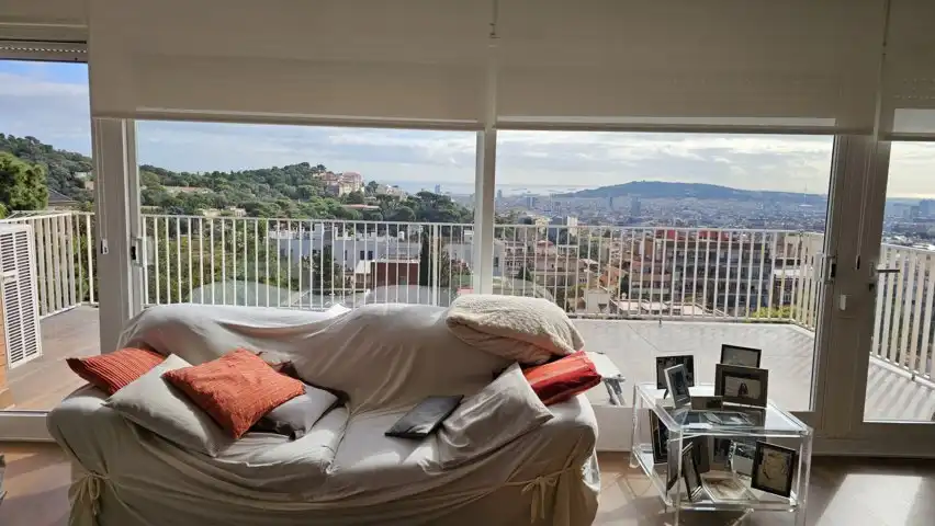 Dormitori de Casa o xalet en venda en Barcelona amb Aire condicionat, Calefacció i Jardí privat