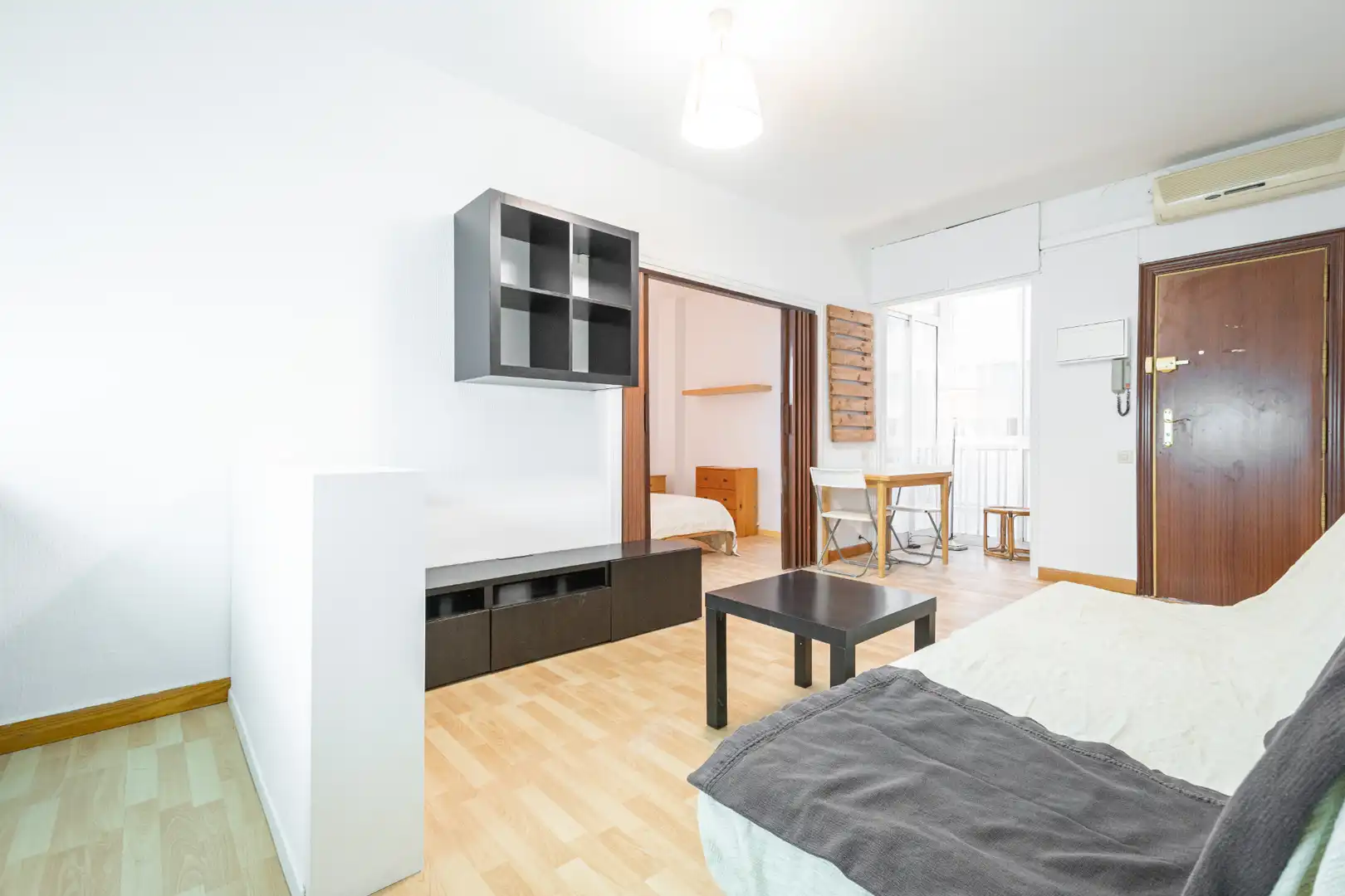 Schlafzimmer von Wohnung zum Verkauf in Barcelona mit Klimaanlage und Heizung