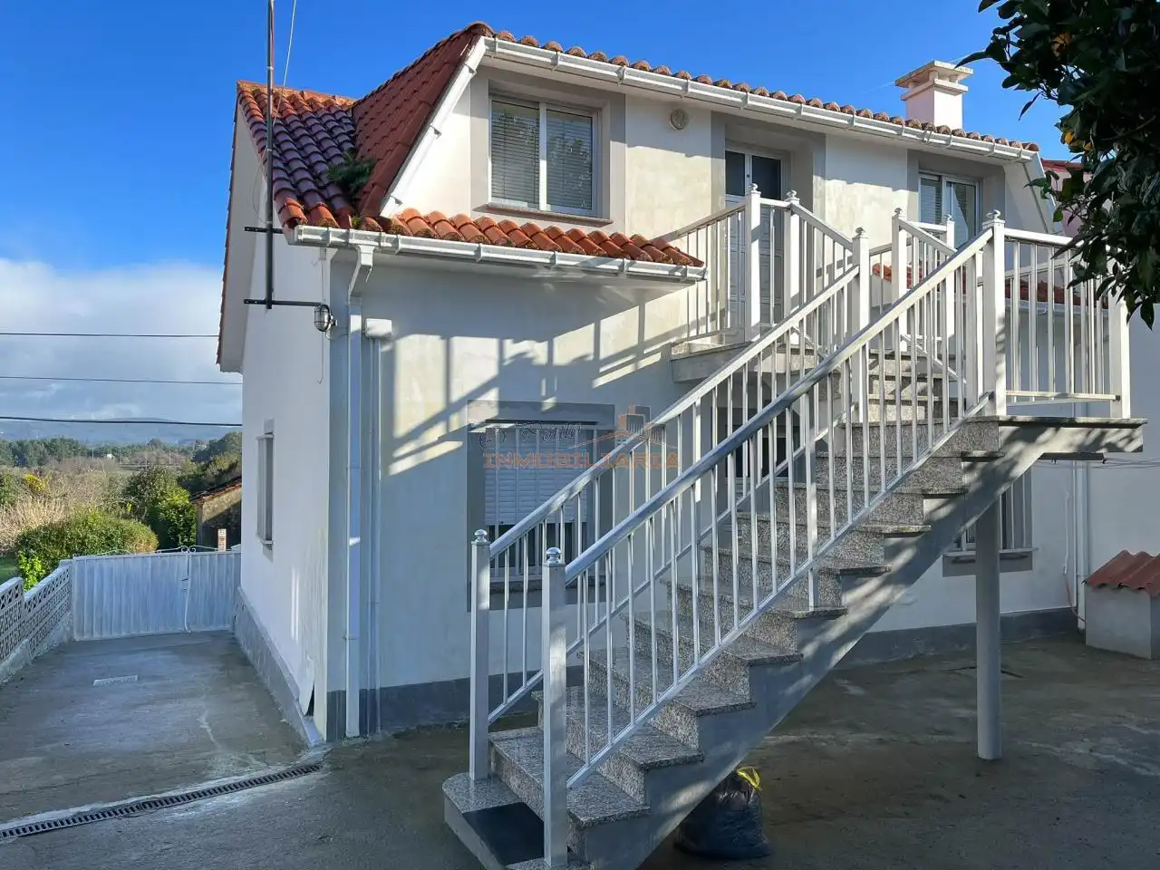 Vista exterior de Casa o xalet en venda en Ferrol amb Calefacció i Jardí privat