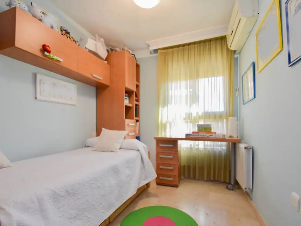 Habitación de Dúplex en venta en Granada con Piscina