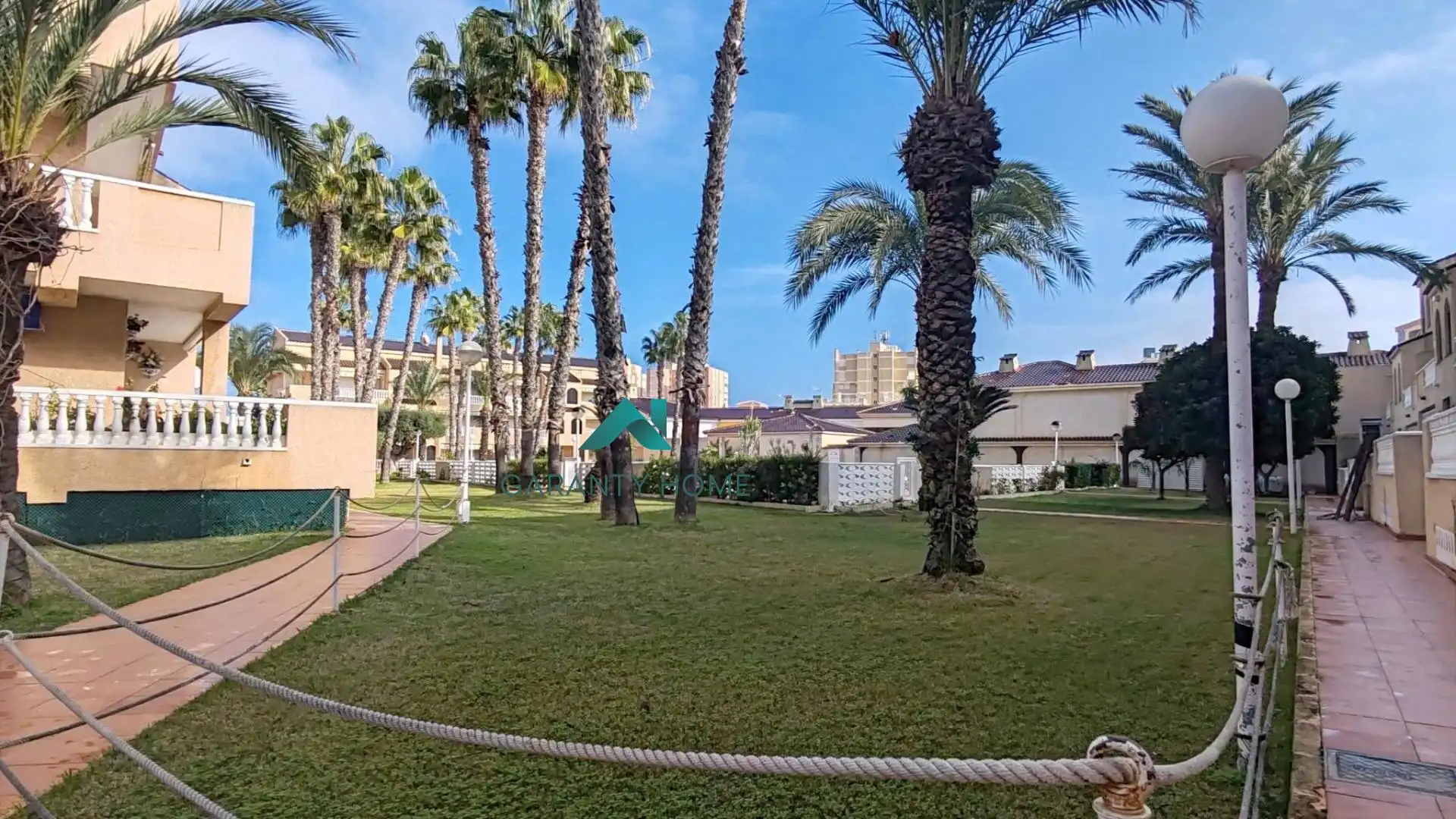 Vista exterior de Planta baja en venta en La Manga del Mar Menor con Jardín privado, Amueblado y Balcón