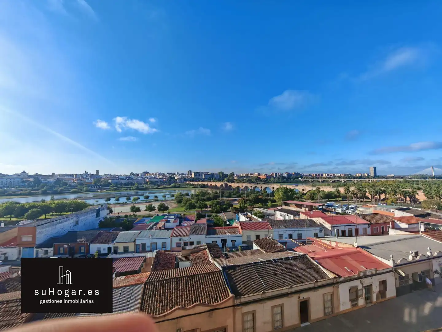 Außenansicht von Wohnung zur Miete in Badajoz mit Klimaanlage, Terrasse und Abstellraum
