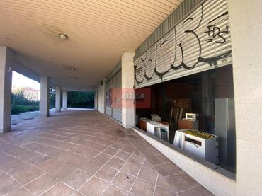 Local comercial en venda a Xesús Pousa