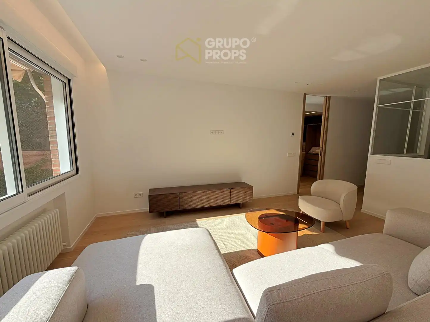 Sala de estar de Apartamento en venta en Madrid con Calefacción y Amueblado
