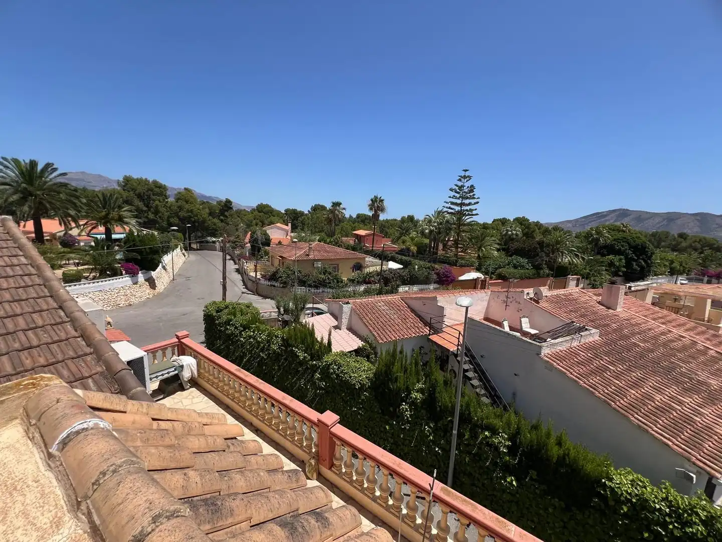 Casa con piscina en venta en CL CASTANYERS