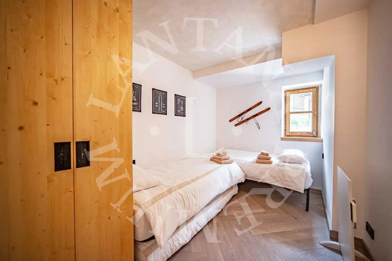Bedroom of Flat for sale in Naut Aran  with Heating, Parquet flooring and Furnished