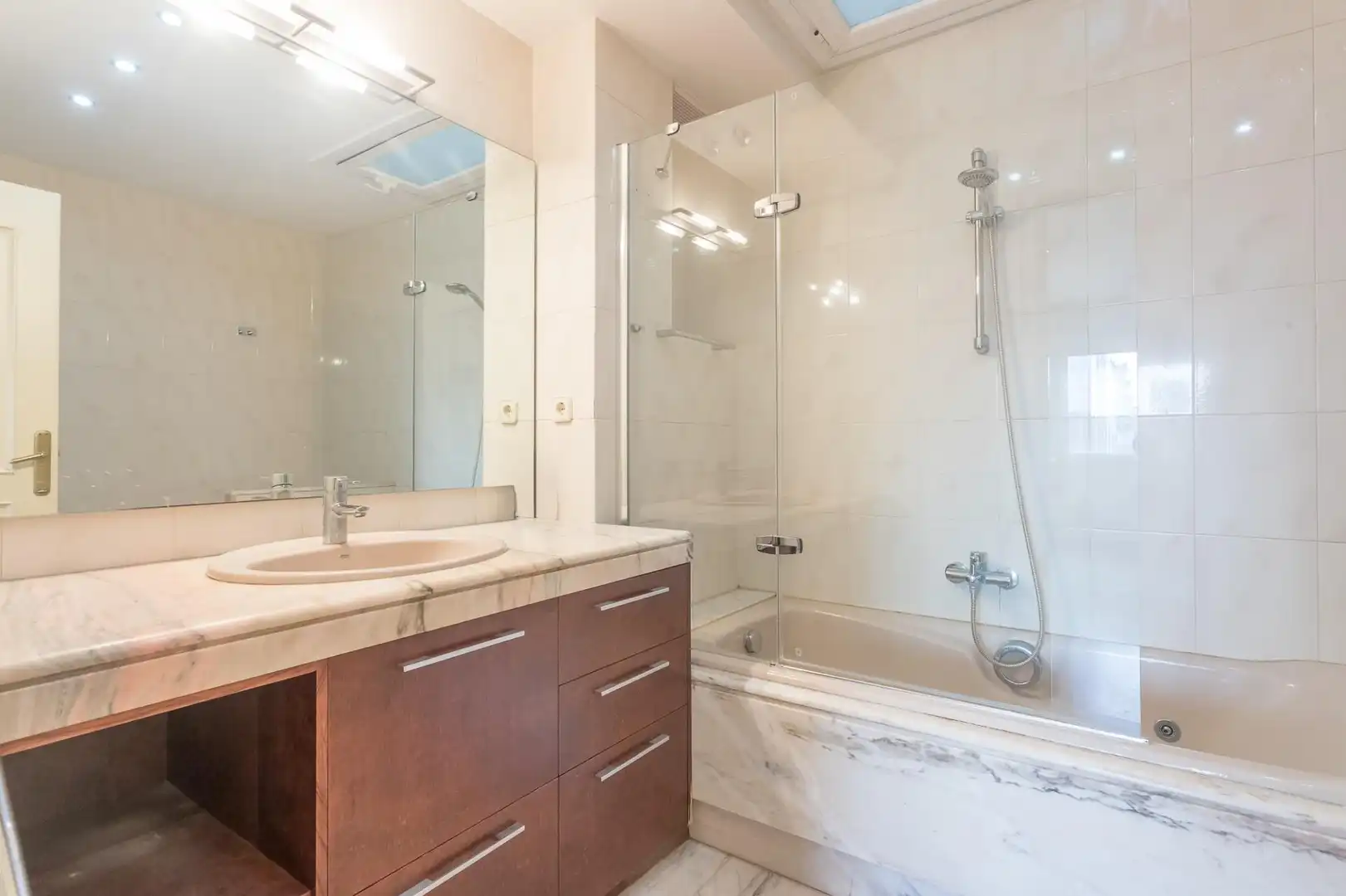 Baño de Ático en venta en Terrassa con Aire acondicionado, Terraza y Trastero