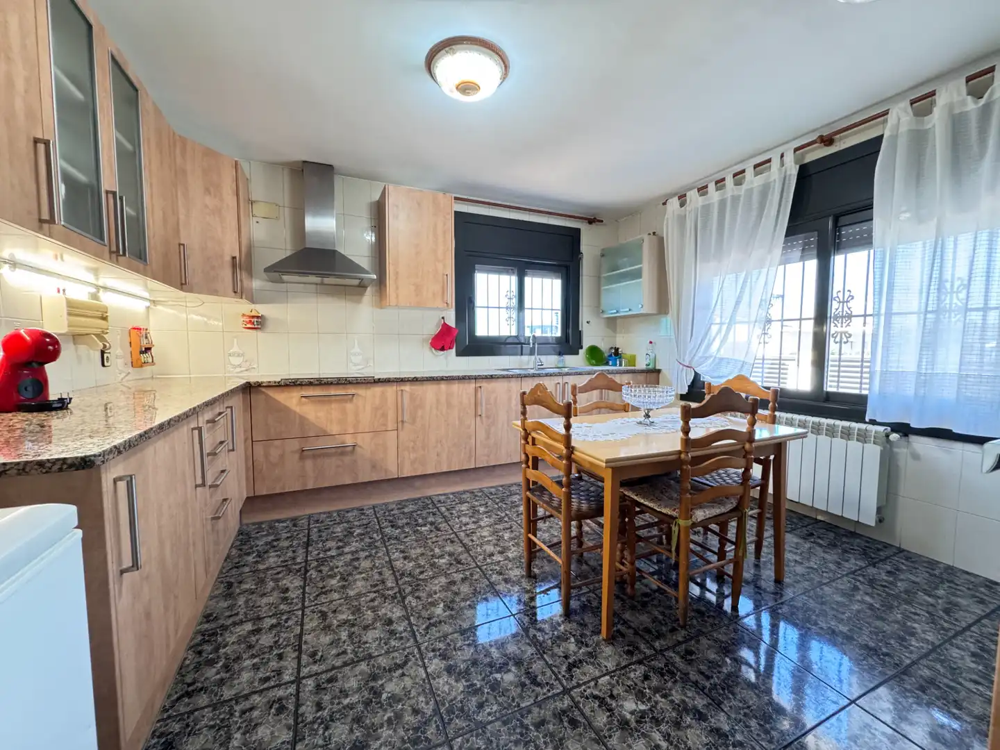 Cocina de Casa o chalet en venta en Llinars del Vallès con Aire acondicionado, Calefacción y Terraza