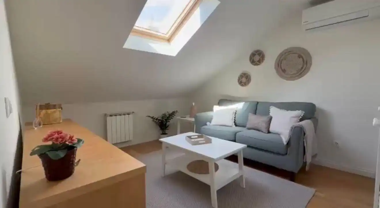 Wohnzimmer von Dachboden zur Miete in Villanueva de la Cañada mit Möbliert