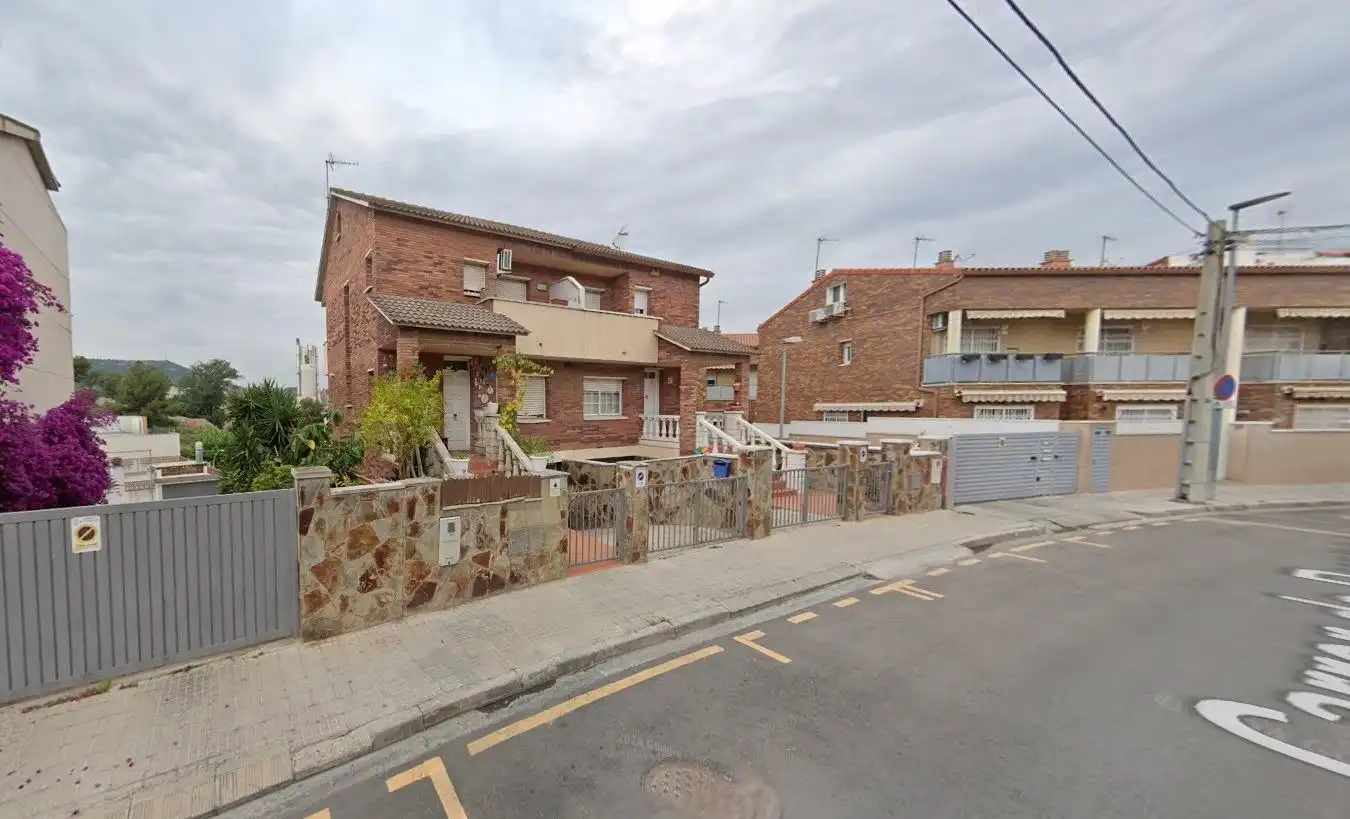 Casa adosada en venda a BURGOS, 82, Sant Vicenç Dels Horts