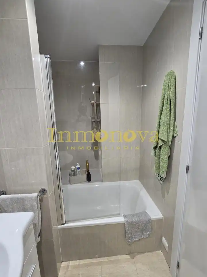 Badezimmer von Wohnung zur Miete in O Porriño   mit Heizung, Terrasse und Abstellraum