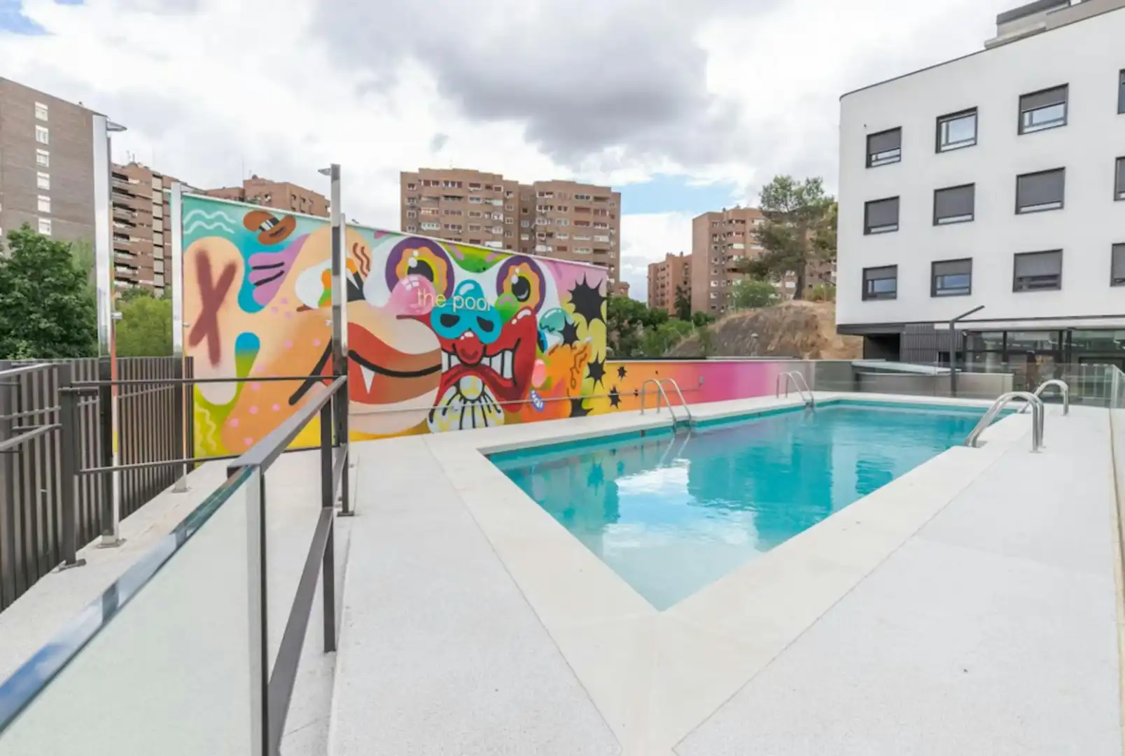Schwimmbecken von Gebäude zur Miete in Madrid