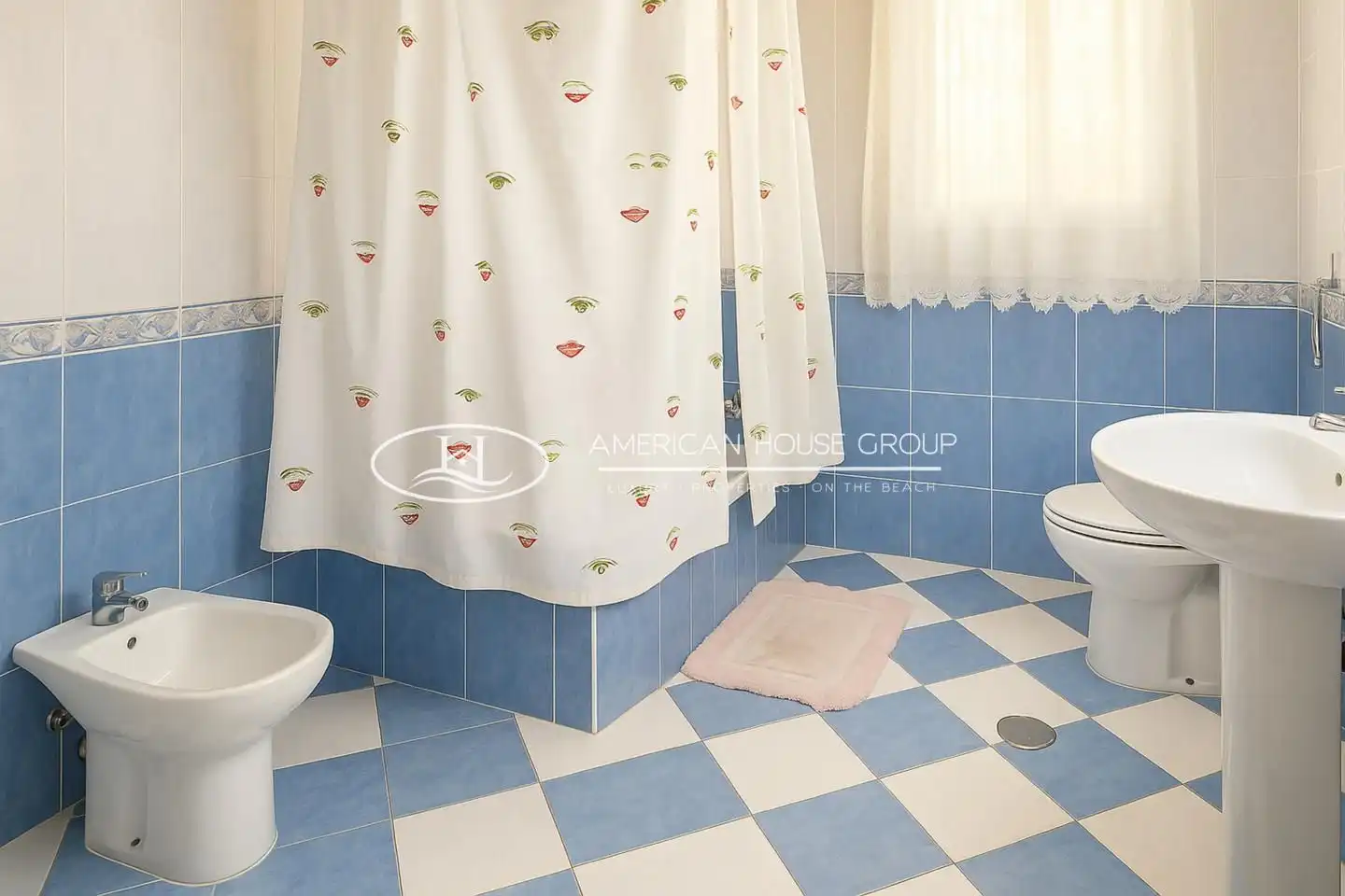 Bathroom of Houses for sale in Chiclana de la Frontera  with Private garden, Storage room and Swimming Pool