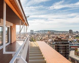 Vista exterior de Àtic de lloguer en  Barcelona Capital amb Aire condicionat i Terrassa