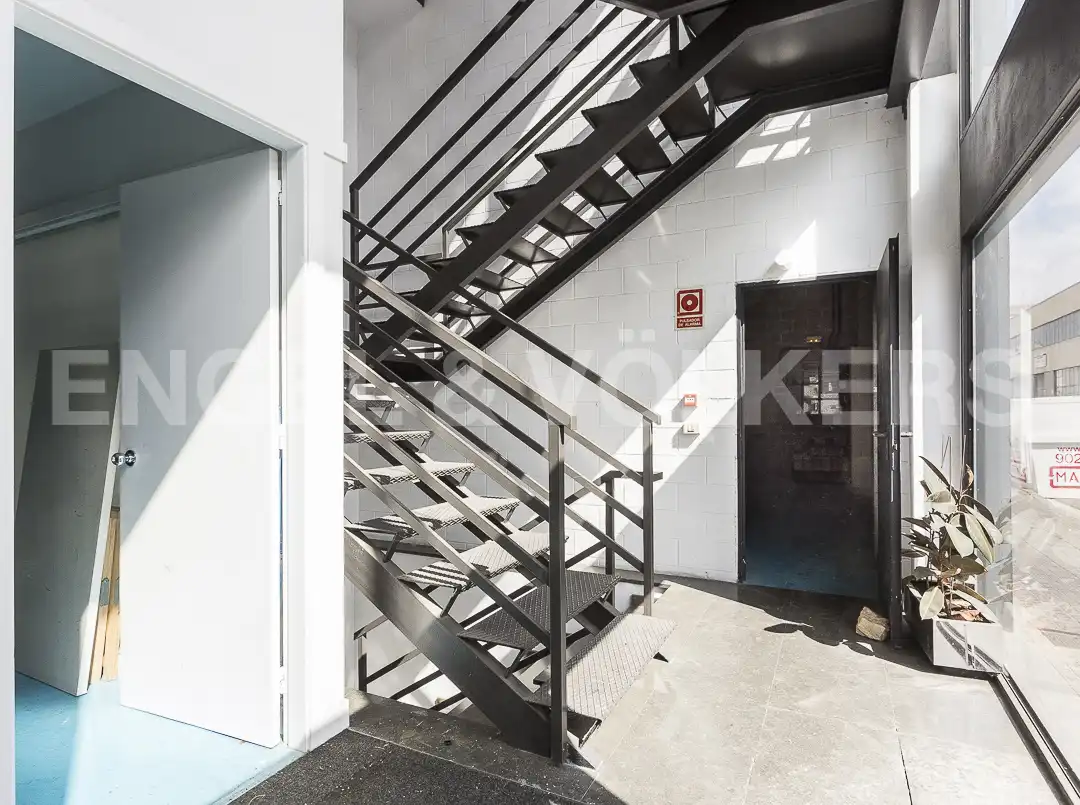 Nau industrial de lloguer en Sant Feliu de Llobregat