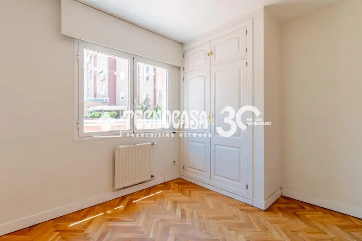 Dormitori de Pis en venda en Madrid amb Parquet i Terrassa