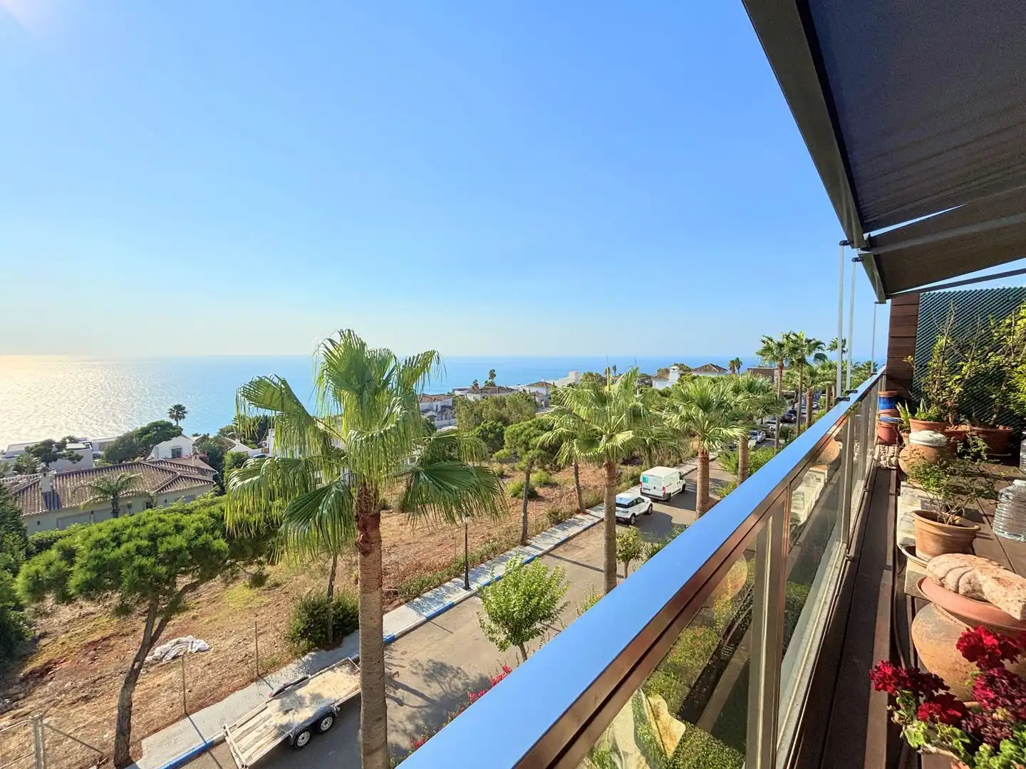 Vista exterior de Ático en venta en Manilva con Aire acondicionado, Terraza y TV