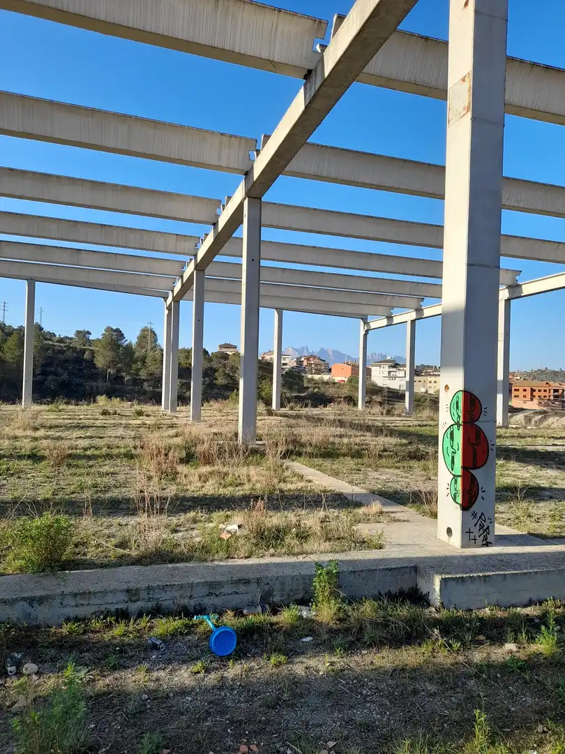 Außenansicht von Fabrikhallen zum Verkauf in El Pont de Vilomara i Rocafort