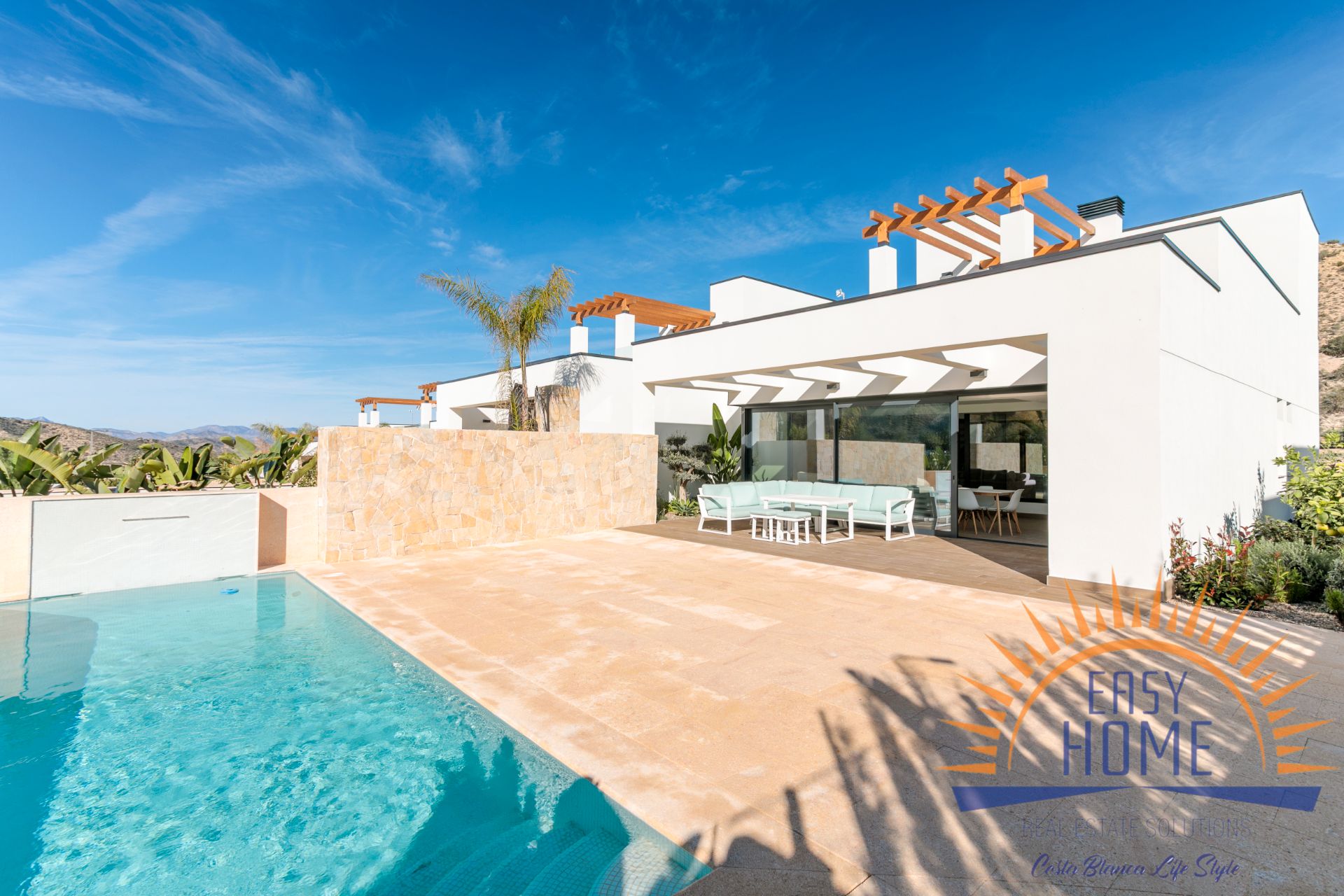 Vista exterior de Casa o xalet en venda en Monforte del Cid amb Aire condicionat, Calefacció i Jardí privat