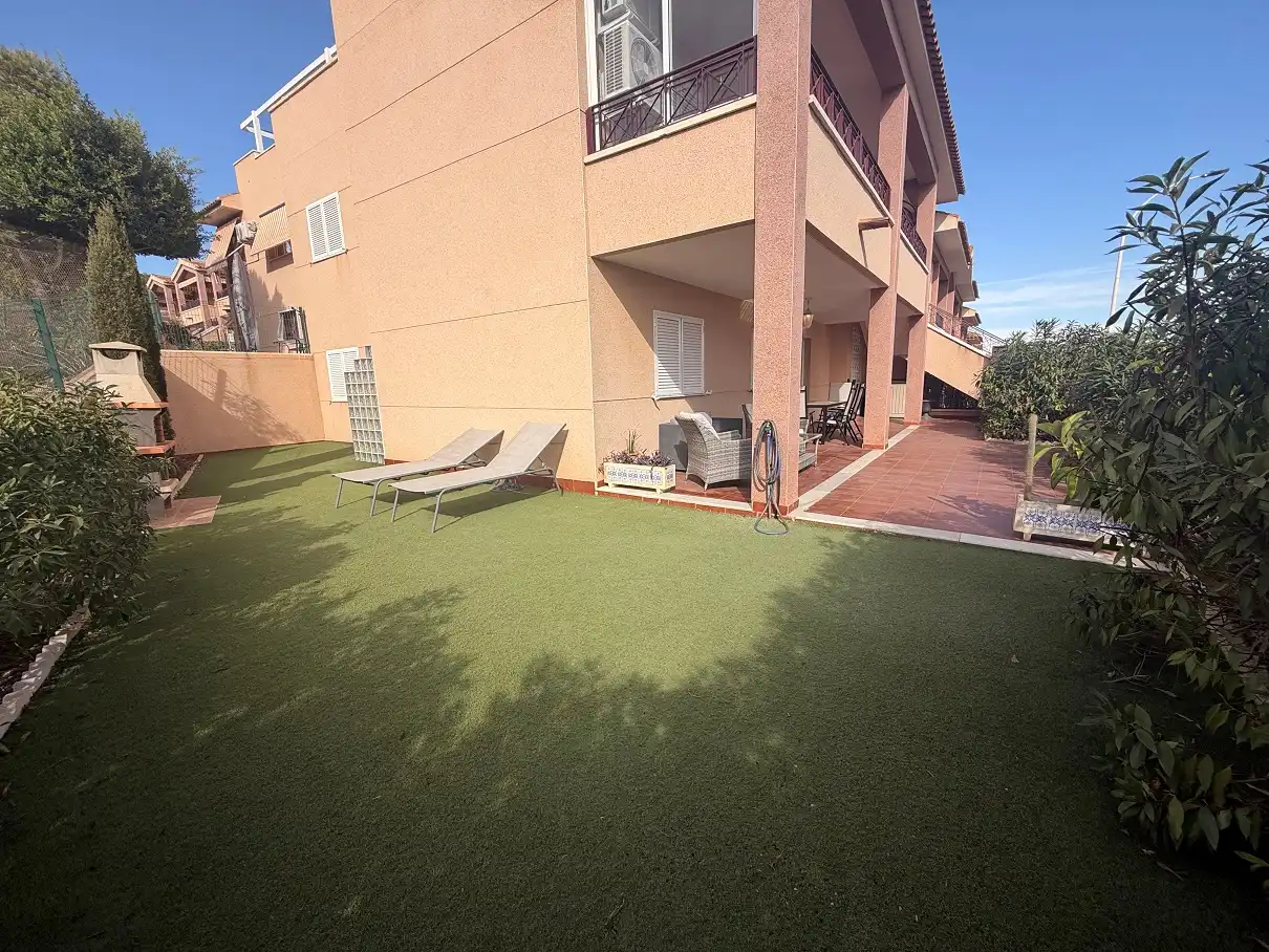 Casa con piscina in vendita a Avinguda de Polonia 152