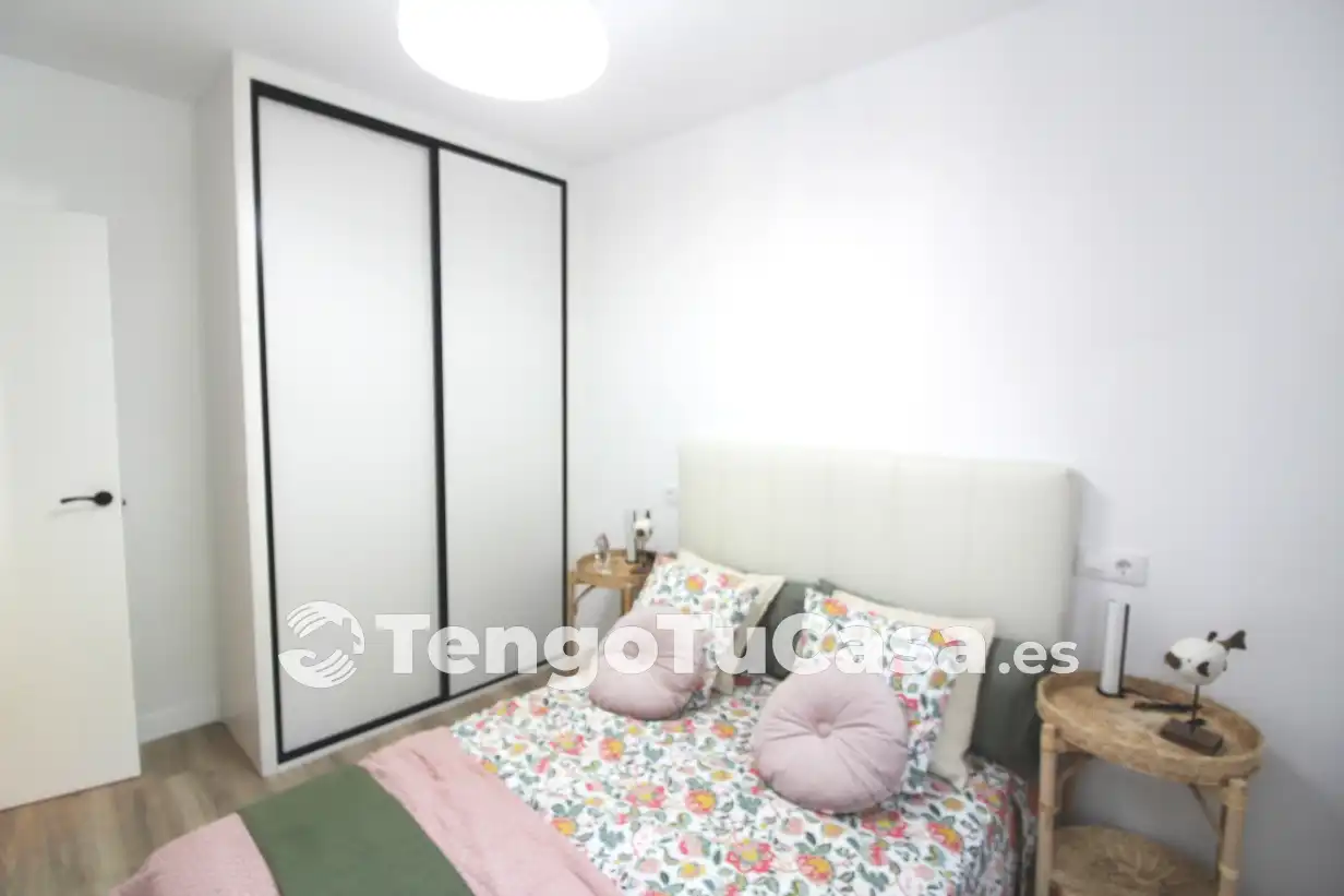 Bedroom of Flat for sale in Madrid  with Air Conditioner, Heating and Parquet flooring
