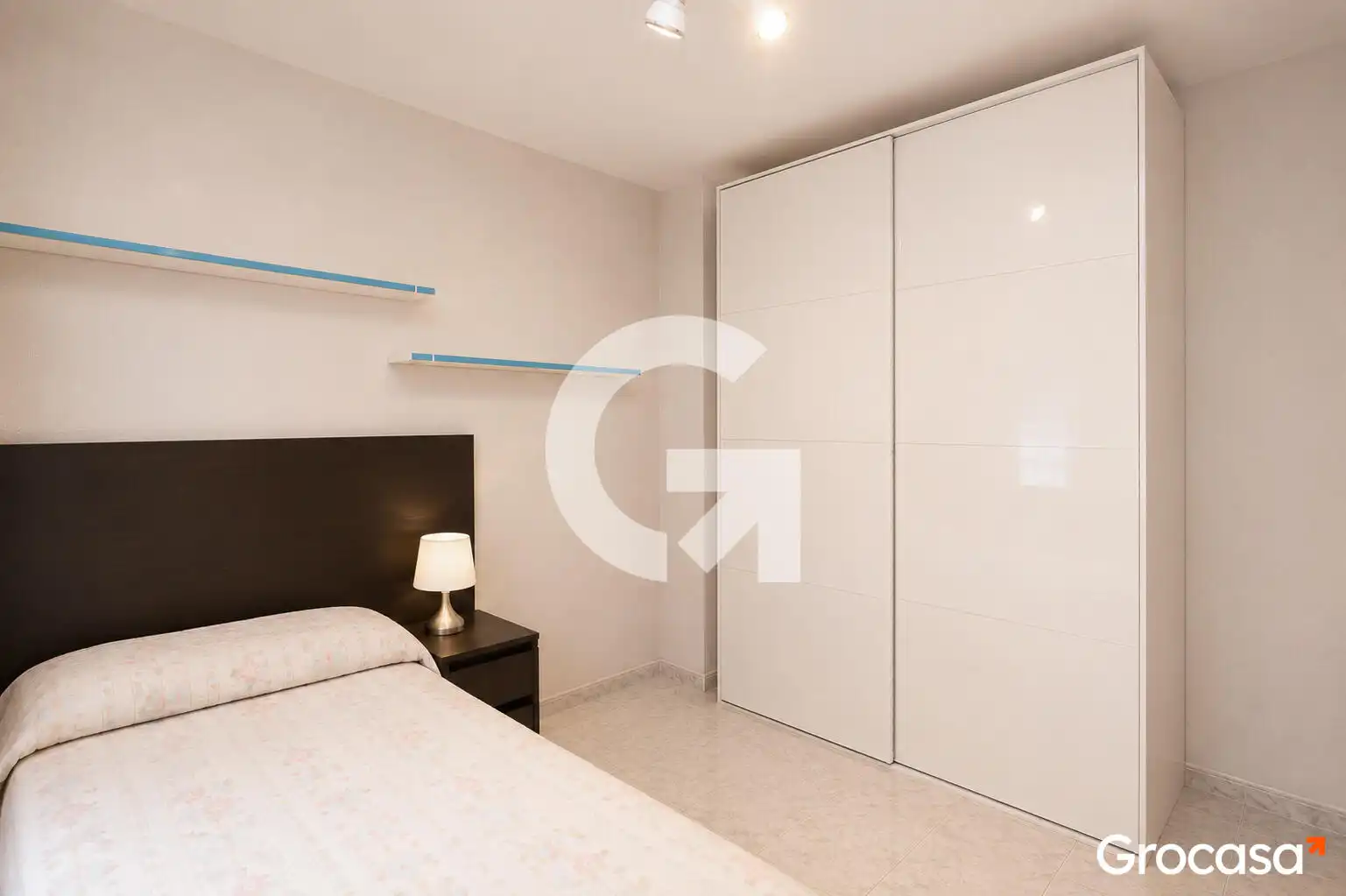 Bedroom of Flat for sale in Cornellà de Llobregat  with Air Conditioner, Furnished and Oven