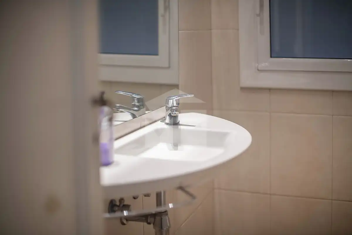 Bathroom of Flat for sale in Barcelona  with Heating and Balcony