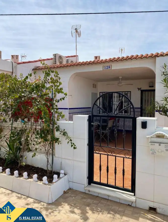 Casa amb piscina en venda a Zona Carrefour - Urbanizaciones, imagen 2