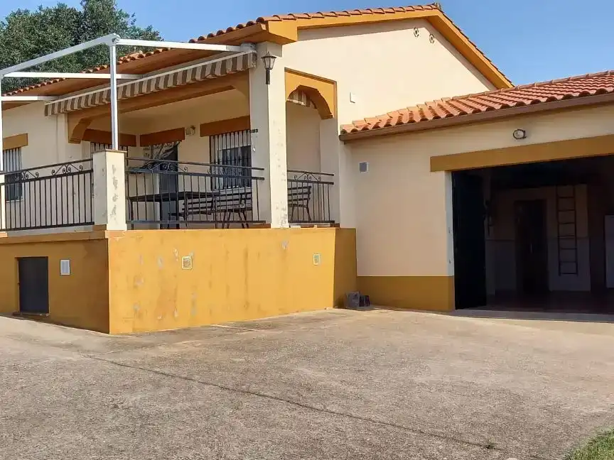Vista exterior de Pis en venda en Sierra de Fuentes, Cáceres