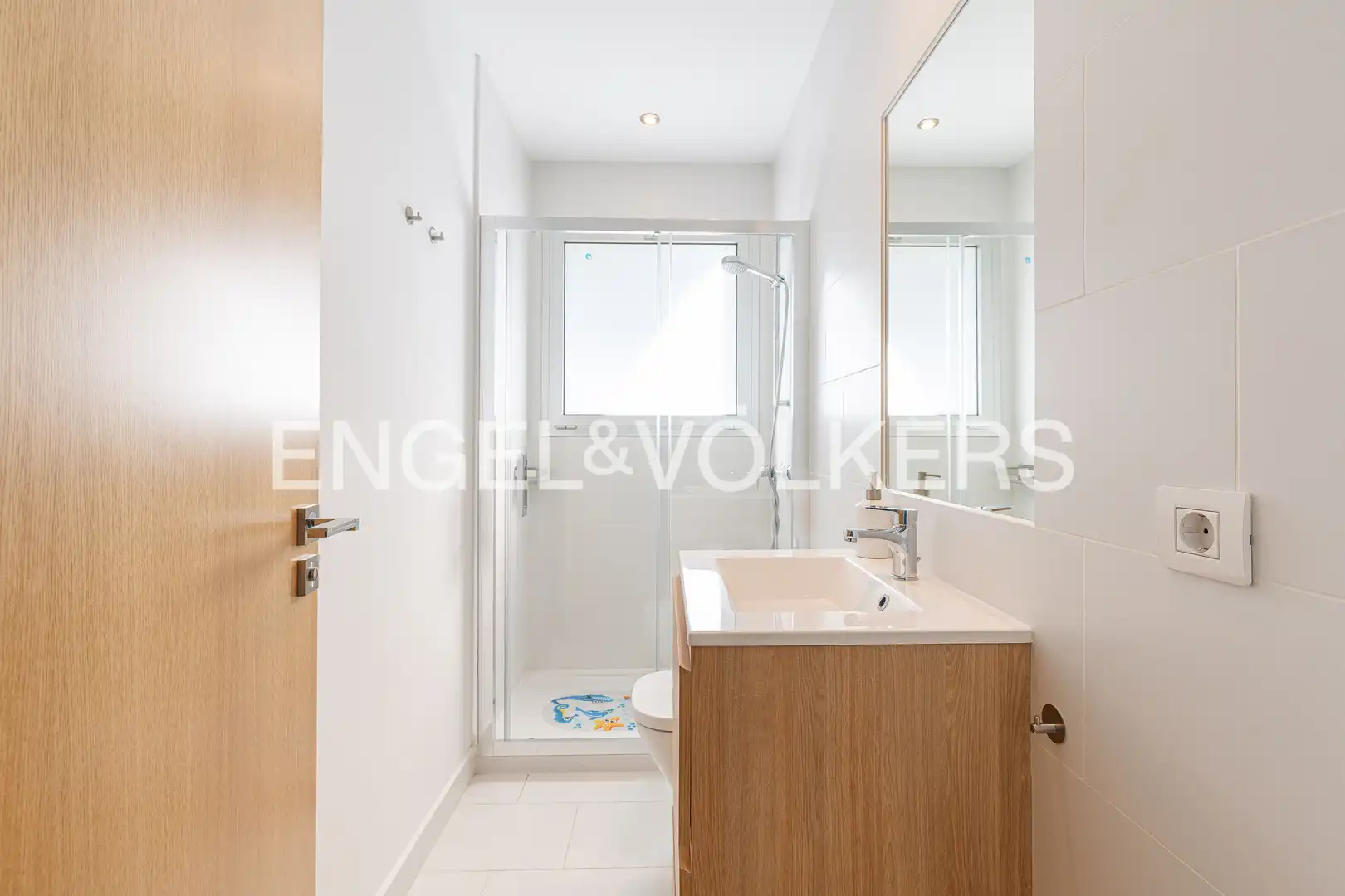 Bathroom of Attic for sale in Madrid  with Air Conditioner, Heating and Private garden