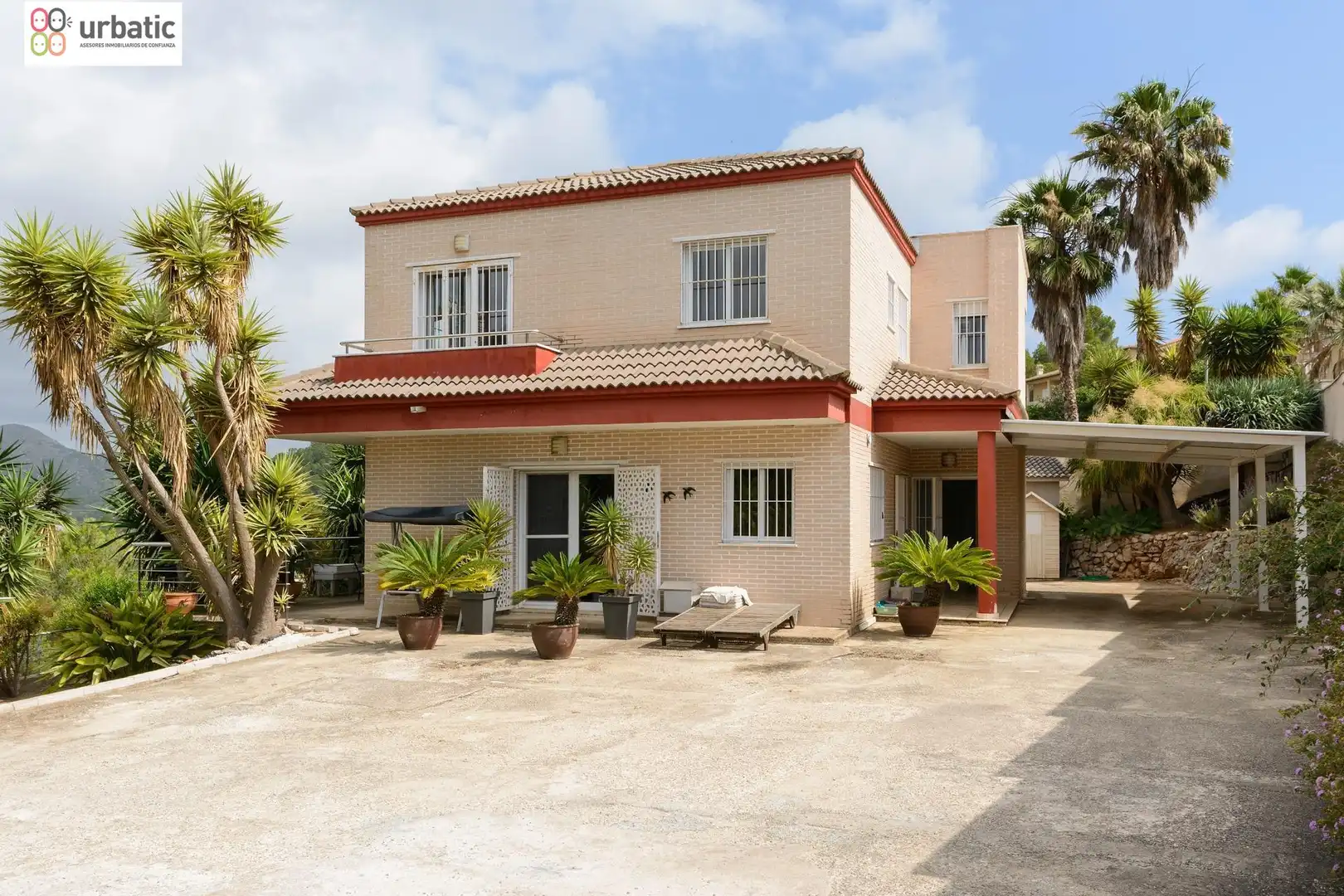 Chalet con jardín en venta en Urbanizaciones
