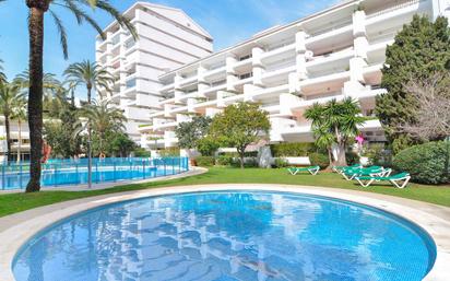 Piscina de Apartament en venda en Marbella amb Aire condicionat, Terrassa i Piscina