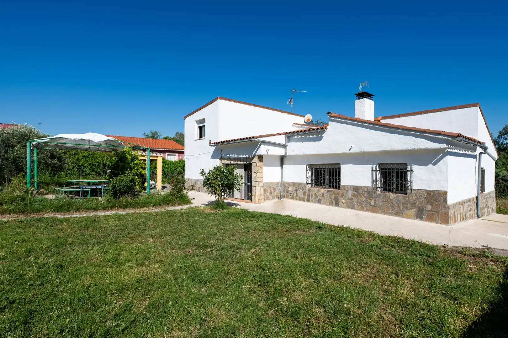 Vista exterior de Casa o chalet en venta en El Casar de Escalona con Calefacción, Terraza y Alarma