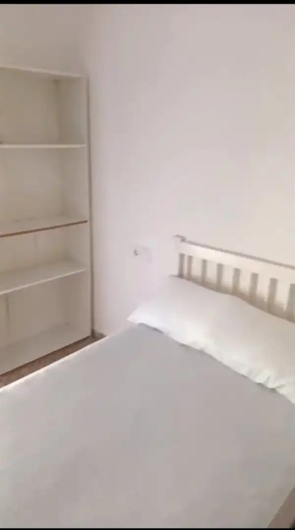 Schlafzimmer von Wohnung zur Miete in Valencia mit Möbliert, Ofen und Waschmaschine